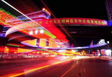 在扩展的游戏预告片首次深入《暗邪西部》荒蛮世界